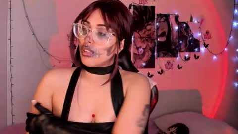 Snapshot of poison_willow chatting on October 16, 6:43 pm Willow Hours 12pm to 630pm Colombian time FRIDAY AND SUNDAY FREE DAYS online show from October 16, 6:43 pm