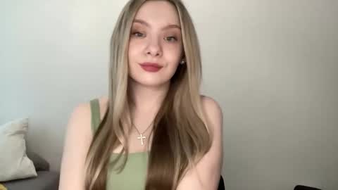 polishangel222 online show from June 6, 5:19 pm