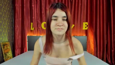 Snapshot of polly_love_ chatting on February 21, 8:39 am Polly online show from February 21, 8:39 am