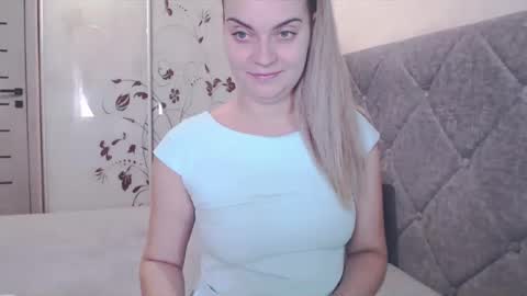 Snapshot of popkornmolli chatting on October 22, 8:41 am popkornmolli online show from October 22, 8:41 am