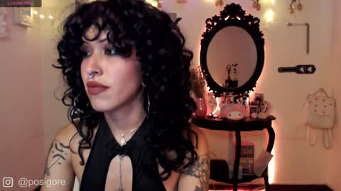 Snapshot of posigore chatting on December 4, 6:06 pm Anna Goth independient model online show from December 4, 6:06 pm