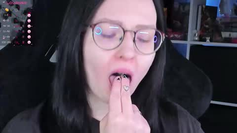 Robyn online show from November 10, 5:08 pm