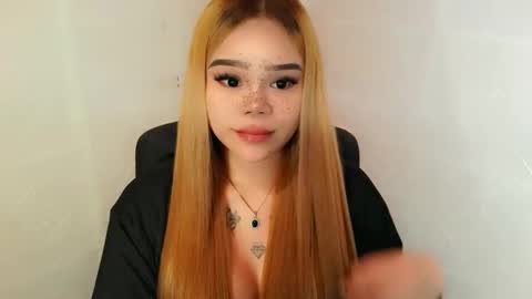 MAXXINE online show from December 4, 1:57 pm