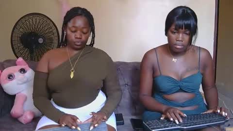 Snapshot of preetycookie chatting on February 16, 11:59 am Lilly online show from February 16, 11:59 am