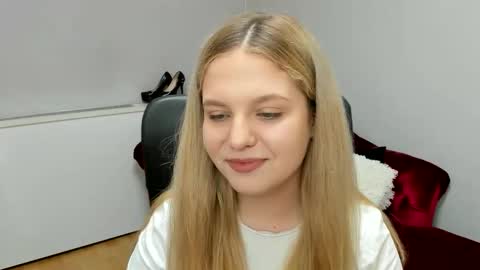 Lisa online show from May 29, 12:25 pm