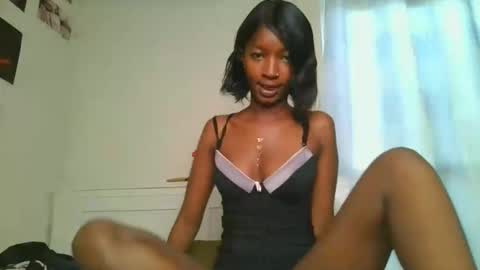 pretty__lisa online show from June 5, 5:00 am