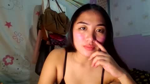 pretty_am online show from February 11, 5:47 pm