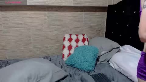 Snapshot of pretty_cristal22 chatting on February 21, 11:21 pm pretty_cristal22 online show from February 21, 11:21 pm