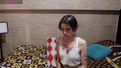 Snapshot of pretty_cristal22 chatting on December 25, 6:19 pm pretty_cristal22 online show from December 25, 6:19 pm