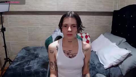 Snapshot of pretty_cristal22 chatting on February 26, 10:32 pm pretty_cristal22 online show from February 26, 10:32 pm