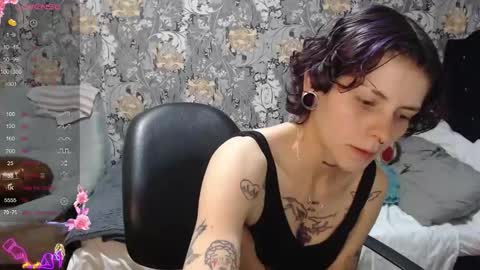 pretty_cristal22 online show from June 2, 11:17 pm