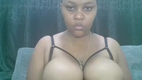pretty_dee1 online show from May 8, 5:43 am