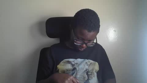 Snapshot of pretty_kemmy chatting on October 3, 11:15 am pretty_kemmy online show from October 3, 11:15 am