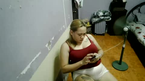 pretty_lyn08 online show from July 23, 8:44 am