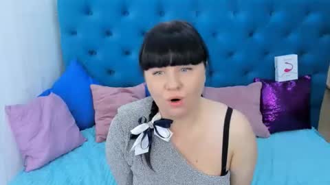 Snapshot of pretty_malika chatting on October 7, 1:43 am pretty_malika online show from October 7, 1:43 am