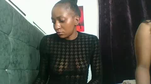 pretty_tiny online show from November 25, 8:42 pm