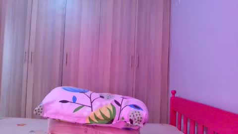 Snapshot of prettybigclit_ebony chatting on October 19, 7:21 am prettybigclit_ebony online show from October 19, 7:21 am