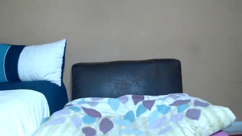 Snapshot of prettyblack25 chatting on March 1, 10:42 pm Cindy online show from March 1, 10:42 pm