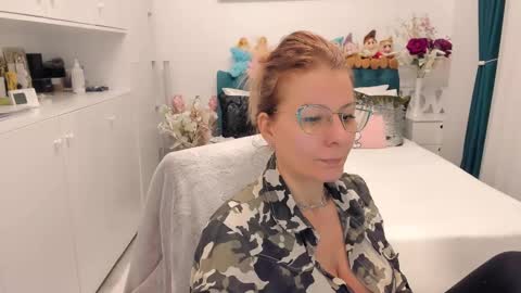 Snapshot of prettyblackeyes chatting on February 18, 7:10 am wilma online show from February 18, 7:10 am