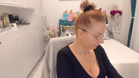 Snapshot of prettyblackeyes chatting on February 24, 7:20 am wilma online show from February 24, 7:20 am