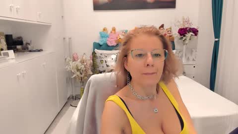Snapshot of prettyblackeyes chatting on March 5, 7:05 am wilma online show from March 5, 7:05 am