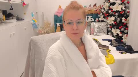 Snapshot of prettyblackeyes chatting on December 22, 6:39 am wilma online show from December 22, 6:39 am