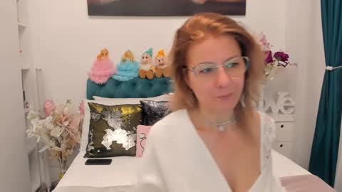 Snapshot of prettyblackeyes chatting on January 23, 7:11 am wilma online show from January 23, 7:11 am