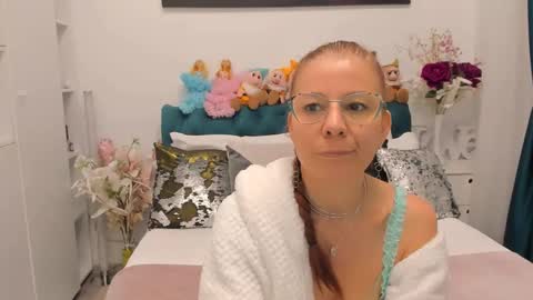 Snapshot of prettyblackeyes chatting on March 8, 7:02 am wilma online show from March 8, 7:02 am