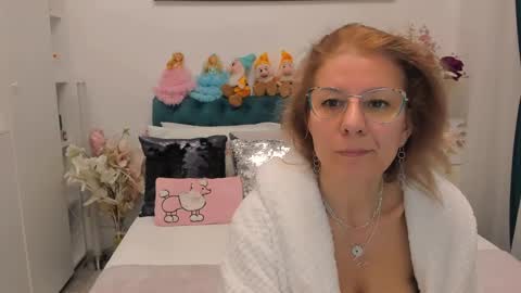 Snapshot of prettyblackeyes chatting on February 2, 6:59 am wilma online show from February 2, 6:59 am