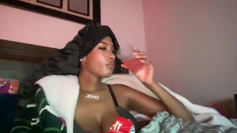 prettyfacefemale online show from April 14, 8:25 am