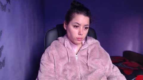 Snapshot of prettyjulliette chatting on January 7, 12:41 pm prettyjulliette online show from January 7, 12:41 pm