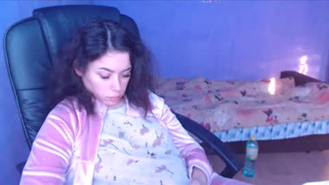 Snapshot of prettyjulliette chatting on January 24, 12:52 pm prettyjulliette online show from January 24, 12:52 pm