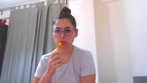 Snapshot of prettyjulliette chatting on October 18, 5:15 pm prettyjulliette online show from October 18, 5:15 pm