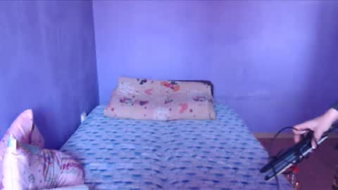 Snapshot of prettyjulliette chatting on March 5, 12:00 pm prettyjulliette online show from March 5, 12:00 pm