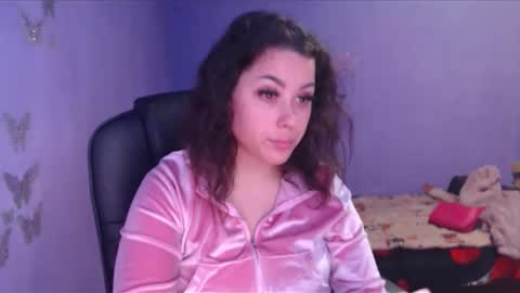 Snapshot of prettyjulliette chatting on January 10, 2:02 pm prettyjulliette online show from January 10, 2:02 pm