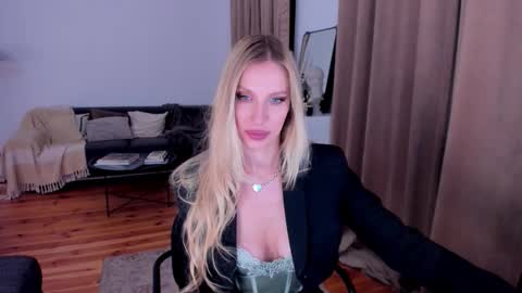 Snapshot of prettyk1ller chatting on October 7, 11:20 pm Eva online show from October 7, 11:20 pm