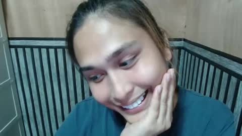 Snapshot of prettykate_04 chatting on October 17, 3:32 am Kate online show from October 17, 3:32 am