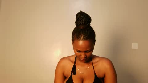 prettykeilaa online show from March 19, 10:30 am