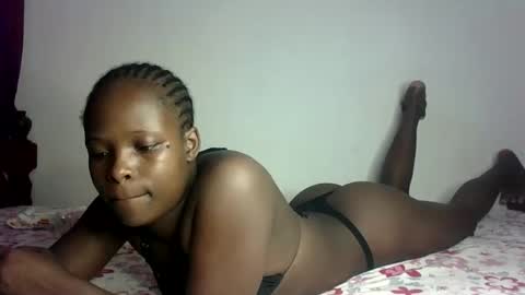 Snapshot of prettymelly_ chatting on February 17, 1:22 pm Melly online show from February 17, 1:22 pm
