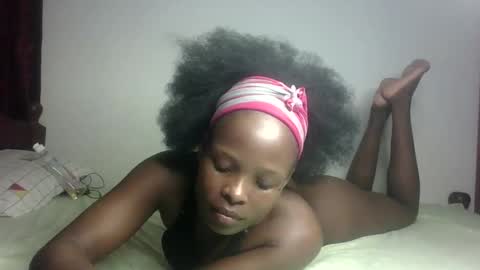 Snapshot of prettymelly_ chatting on February 27, 7:47 pm Melly online show from February 27, 7:47 pm