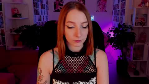 Snapshot of prettyreckess chatting on December 4, 8:01 am Mila -NONUDE MODEL online show from December 4, 8:01 am