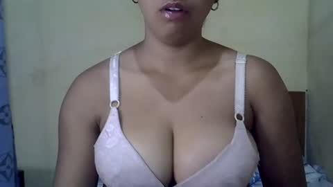 prettyy01 online show from August 1, 9:33 am