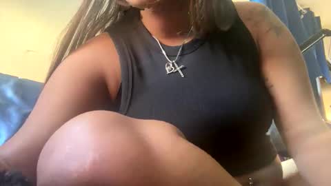 prettyyalisha online show from April 14, 1:55 pm