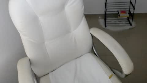 Snapshot of princess_19x chatting on January 31, 11:03 pm valery dollx online show from January 31, 11:03 pm