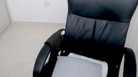 Snapshot of princess_19x chatting on October 10, 1:10 am valery dollx online show from October 10, 1:10 am