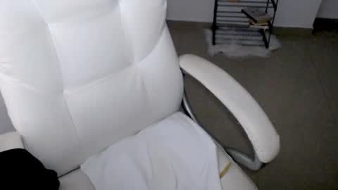 Snapshot of princess_19x chatting on December 14, 10:50 pm valery dollx online show from December 14, 10:50 pm