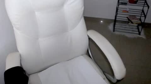 Snapshot of princess_19x chatting on December 23, 12:14 am valery dollx online show from December 23, 12:14 am