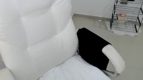 Snapshot of princess_19x chatting on March 1, 10:42 pm valery dollx online show from March 1, 10:42 pm