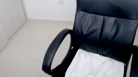 Snapshot of princess_19x chatting on September 23, 2:21 am valery dollx online show from September 23, 2:21 am