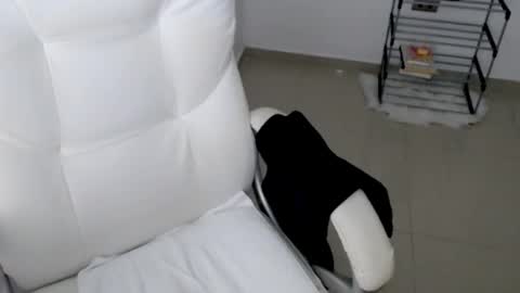 Snapshot of princess_19x chatting on February 26, 10:00 pm valery dollx online show from February 26, 10:00 pm